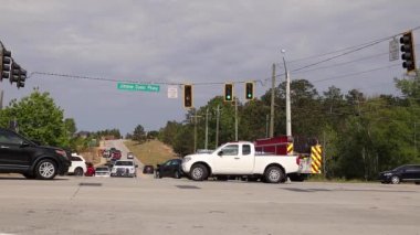 Augusta, Ga USA - 04: 20 21 Harper-Franklin Bulvarı 'nda araba kazası ve Jimmie Dyes Parkway Polis Departmanı siyah arabası hasar gördü.