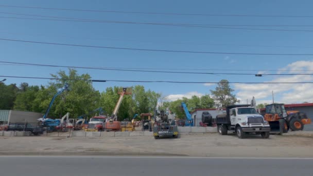 Columbia County Usa Pronájem Průmyslových Strojů Vybavením Vozidly Plotem Projíždějící — Stock video