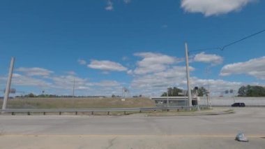 Richmond County, Ga USA - 04: 25 Modern tasarım ve trafiğe sahip bir otoyol köprüsünün Pan 'ı 