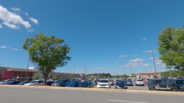 Richmond County Eua Slow Pan Target Superstore Estacionamento Completo Carros — Vídeo de Stock