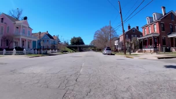 Augusta Usa Fpv Driving Passing Coloré Vintage Buildings Rose Bleu — Video