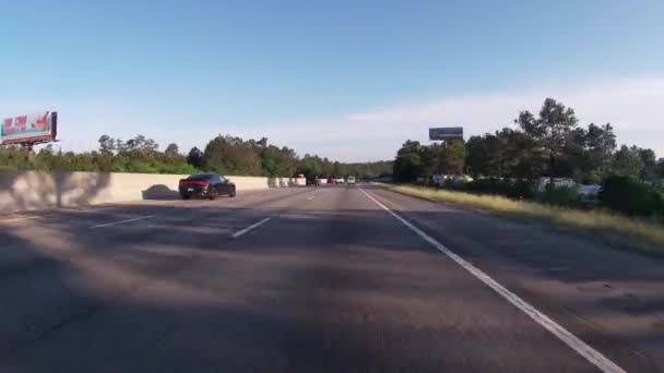 Augusta Eua Pov Tráfego Fpv Uma Rodovia Dodge Charger Challenger — Vídeo de Stock