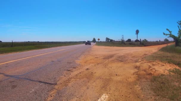 Usaのバーク郡 農村部の田舎道での交通ジョージア州の田舎の農地 — ストック動画