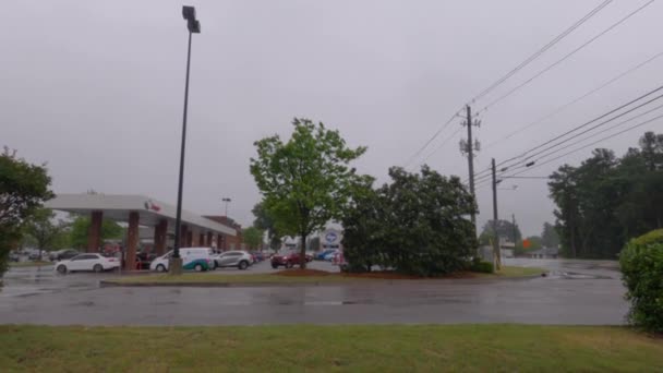 Columbia County Usa Distant View Kroger Gas Station Lines Pump — Stockvideo