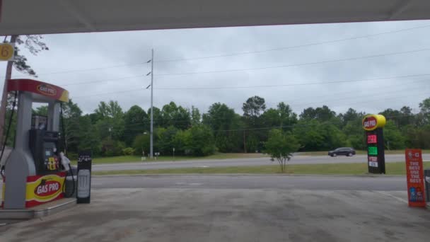 Columbia County Eua Tráfego Posto Gasolina Completamente Fora Gás Durante — Vídeo de Stock