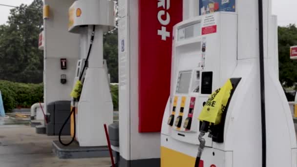 Richmond County Usa Yellow Bag Pumps Circle Gas Out Colonial — Stockvideo