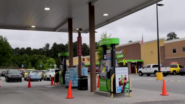 Columbia County Usa Orange Cones Blocking Gas Pumps Gas Out — Vídeo de stock