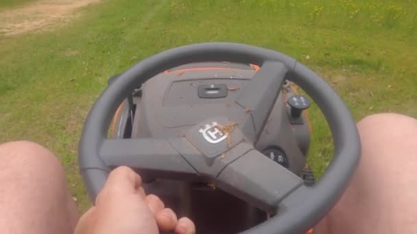 Burke County Usa Pov Man Driving Riding Lawnmower Summer Day — Stock videók