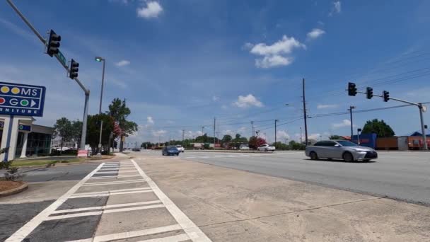 Duluth Usa Street Pan Rooms Showroom Building Exterior Parking Lot — Vídeo de stock