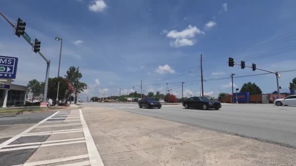 Duluth Usa Traffic Pleasant Hill Road Duluth Sunny Clear Day — Stockvideo