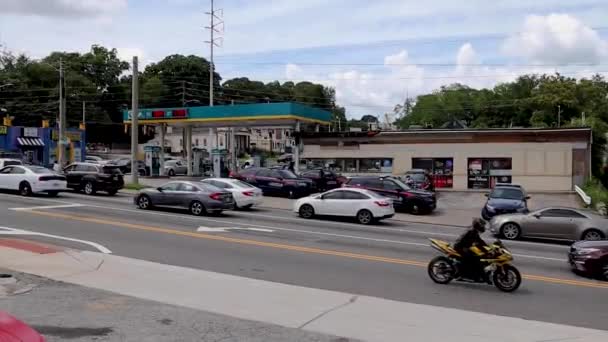 Atlanta Usa Mehrere Polizeiautos Atlanta Vor Einem Städtischen Supermarkt Mooreland — Stockvideo
