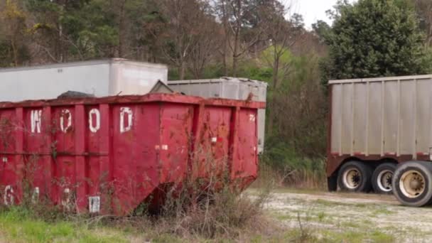 Richmond County Usa Rondel Wieloma Otwartymi Śmietnikami Brudnym Zabytkowym Podwórku — Wideo stockowe