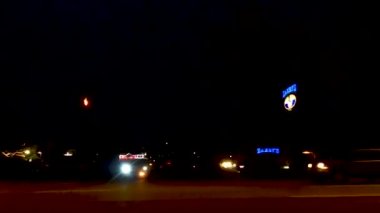 Augusta, Ga USA - 117 17: 20: Gece Şehri Red Lobster ve Zaxby 'nin ışıklı yol tabelaları