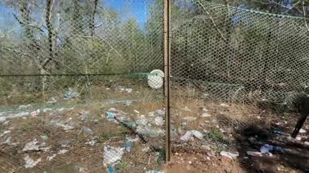 Burke County Usa Pan Trash Acumula Atrás Uma Cerca Arame — Vídeo de Stock