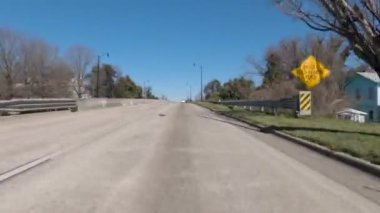 Augusta, Ga USA - 02: 21 FPV Tarih Binaları Augusta şehir merkezindeki köprüden geçiyor