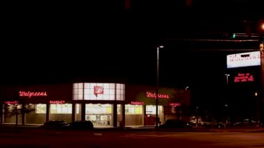 Augusta, Ga USA - 04 11: 21: Şehir manzarası - Walgreens perakende mağazası ve eczanesi - Şeftali Bahçesi Yolu