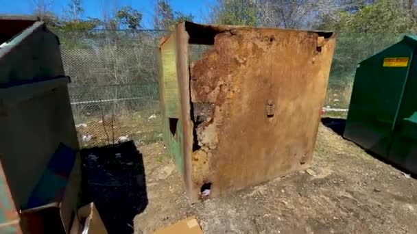 Burke County Usa Pan Trash Dumpster 뒤집힌 옆으로 젖히고 조지아 — 비디오