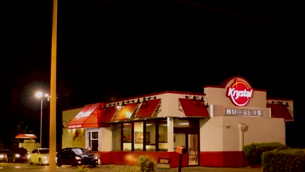 Augusta Usa Coches Camino Través Krystal Burgers Restaurante Comida Rápida — Vídeos de Stock