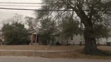 Richmond County, Ga USA - 01 21: Pan trafiği Gürcistan 'da Sonbahar - Wrightsboro Yolu' ndaki 1950 model eski tip evleri kapatın