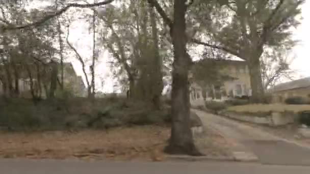 リッチモンド郡 ガインUsa ジョージア州の秋に成長した土地1950スタイルの家 ライトズボロ道路 — ストック動画