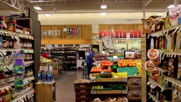 Augusta Usa Sprouts Retail Grocery Store Interior People Shopping Wearing — Video Stock