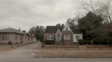 Augusta, Ga USA - 01: 21 Eski Vintage tarihi bungalov tarzı 50 'lerin evleri şehir merkezinde Wrightsboro karayolunda