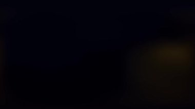 Sağdan sola dönen bulanık ışık arkaplanı - kopyalama alanı