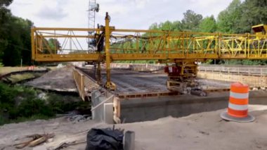 Augusta, Ga USA - 06 04: 21: Köprü inşaatı bölgesi - Tren köprüsü inşa makinelerinin Pan 'ı