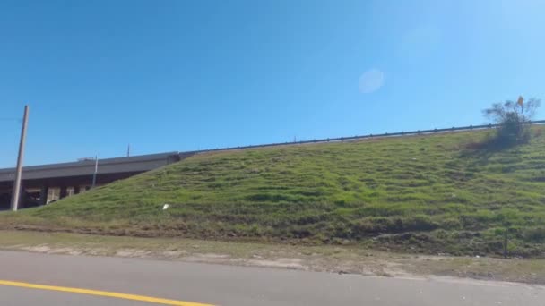奥古斯塔 Usa 高速公路 远离斜坡 人与自然 阳光灿烂 温莎温泉路 — 图库视频影像