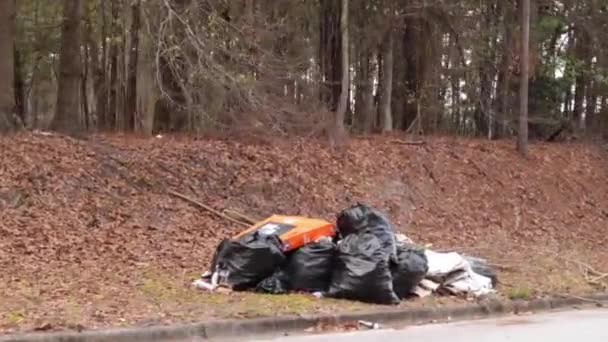 Augusta Usa Stos Odpadów Worków Śmieci Poboczu Wsi Gruzji — Wideo stockowe