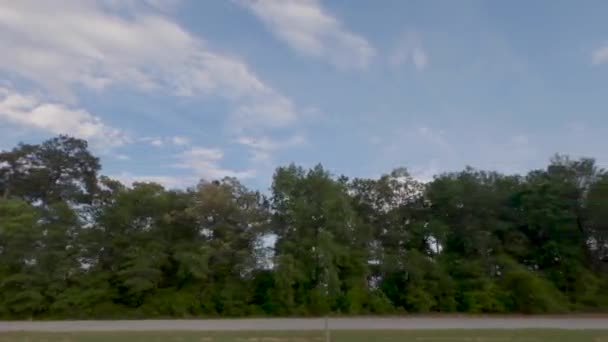 Pan Von Wald Ackerland Und Wolkenlandschaften Frühling Ländlichen Georgien Hwy — Stockvideo