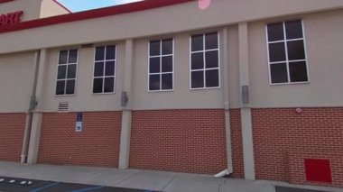 Cobb County, Ga USA - 08 06 20: Pan CubSmart depolama işi - Atlanta Yolu