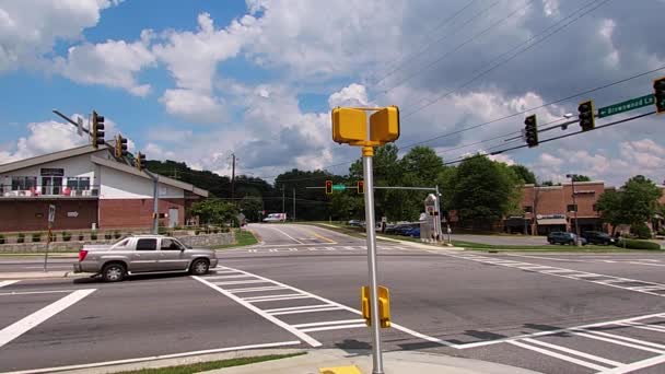 Cobb County Usa Ruch Skrzyżowaniu Kierunkowym Atlanta Road Żółtym Słupie — Wideo stockowe