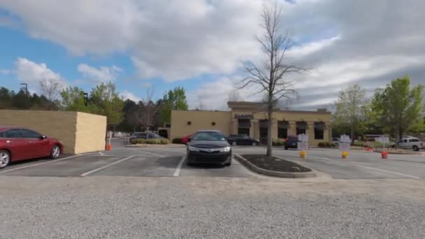 Columbia County Eua Distante Pan Zaxbys Restaurante Covid Sinais Cones — Vídeo de Stock