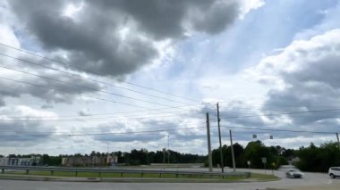 Augusta, Ga USA - 04: 15: 21: Mesafe trafiği hızlandırılmış uzun oteller ve binalar