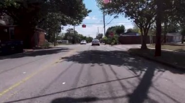 Augusta, Ga USA - 04 18: 21 POV FPV Harrisburg şehir merkezinden geçiyor Augusta Georgia