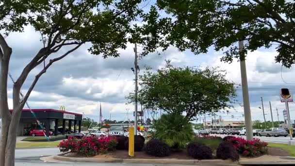 Augusta Usa Time Lapse Traffic Car Dealership Parking Lot Cloudy — Stock Video