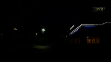 Augusta, Ga USA - 02: 11 Gece IHOP Restoranı Aydınlatılmış bina ve sokak tabelası