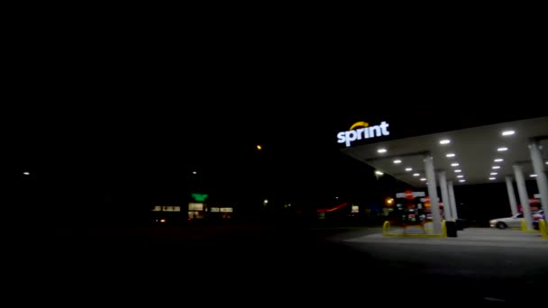 Augusta Usa Nacht Scene Pan Van Een Sprint Tankstation Retail — Stockvideo