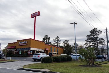 Augusta, Ga USA - 03: 30 Popeyes Kızarmış Tavuk Lokantası 'nda uzun kuyruklar