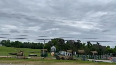 Hephzibah, Ga USA - 04: 15 Bir tarım ve tarım endüstrisi perakende mağazasının Pan 'ı ve kırsal bir kasabada kiralık mallar - Hwy 88 