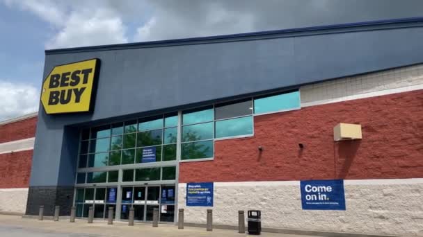 Augusta Usa Best Buy Ladeneingang Und Covid Beschilderung Bewölkter Himmel — Stockvideo