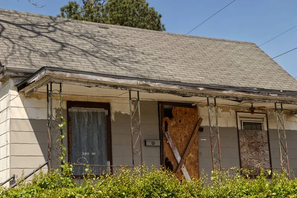 Una Puerta Tapiada Edificio Urbano Abandonado Georgia — Foto de Stock