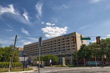 Augusta, Ga USA - 04: 18: Üniversite Sağlık Hastanesi tabelası ve logosu - Bilim Kampüsü - 15. Cadde