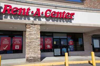 Augusta, Ga USA - 03 04: 21: Rent A Center perakende mağaza girişi ve inşaat tabelası