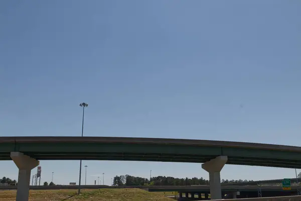 Augusta Usa Skilte Klar Blå Himmel Moderne Motorvej Bro Udveksling - Stock-foto
