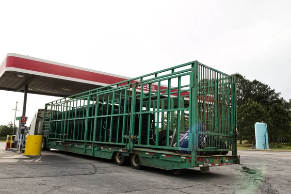 Augusta Usa Distant Back Green Cage Trailer Semi Truck Black — Stock Photo, Image