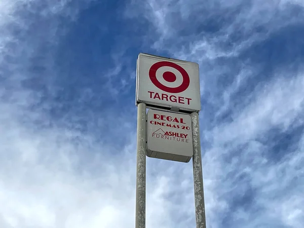 Augusta Usa Target Retail Store Tall Street Sign Interstate — kuvapankkivalokuva
