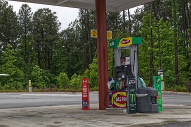 Columbia County, Ga USA 05: 21: Pompalar için benzin istasyonu çantası Gürcistan 'da sömürge doğalgaz kesintileri ve kesintiler - Columbia Road 