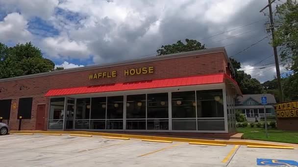 Condado Gwinnett Usa Pan Waffle House Restaurante Tráfico Fondo Hermoso — Vídeo de stock